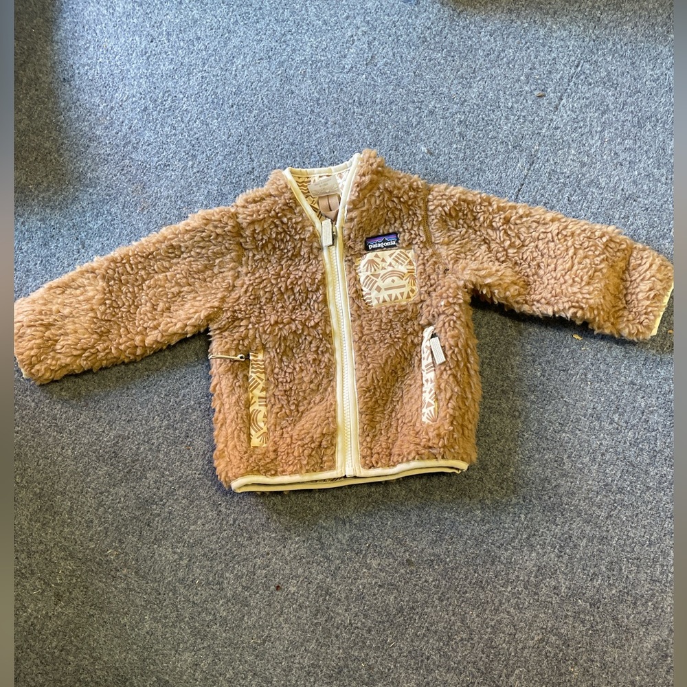 6-12M Patagonia Retro Fleece. Reversible. Only worn once. Like new. Retails $95.